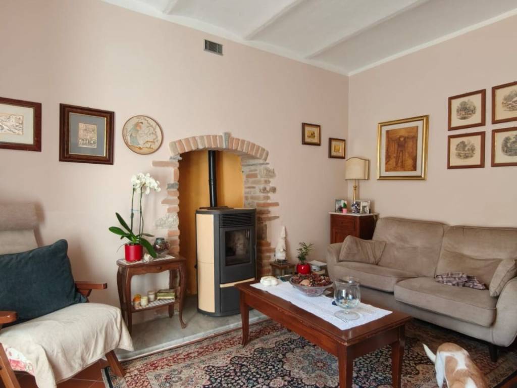 casa indipendente in vendita a Fivizzano in zona Isolano