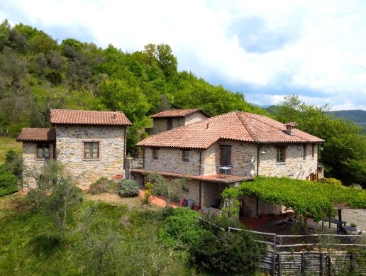 casa indipendente in vendita a Fivizzano in zona Gragnola