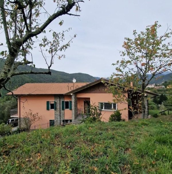 casa indipendente in vendita a Fivizzano