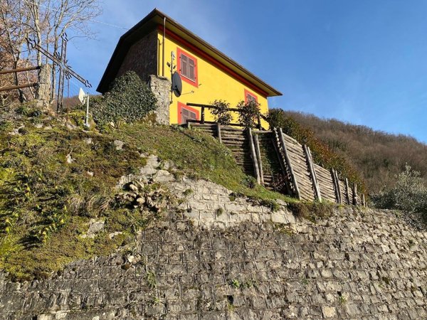 casa indipendente in vendita a Fivizzano in zona Tenerano