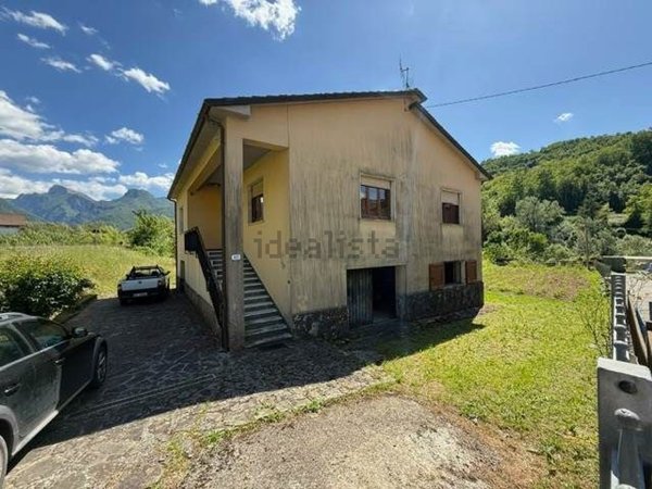 casa indipendente in vendita a Fivizzano in zona Gragnola