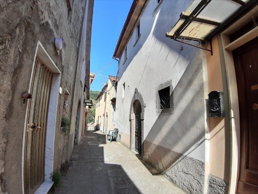 casa indipendente in vendita a Fivizzano in zona Colla
