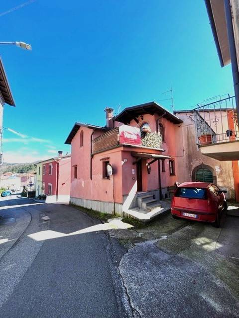 casa indipendente in vendita a Fivizzano in zona Ceserano