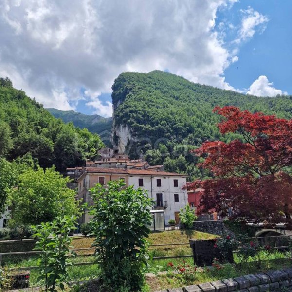 appartamento in vendita a Fivizzano in zona Equi Terme