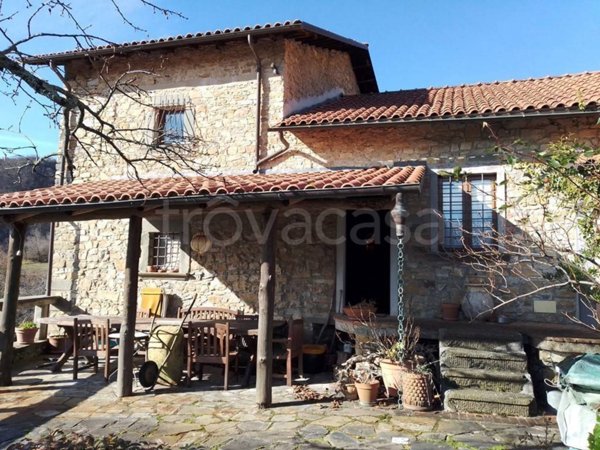 casa indipendente in vendita a Fivizzano in zona Cotto