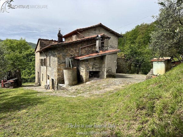 casa indipendente in vendita a Fivizzano