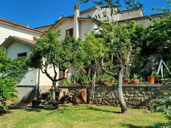 casa indipendente in vendita a Fivizzano