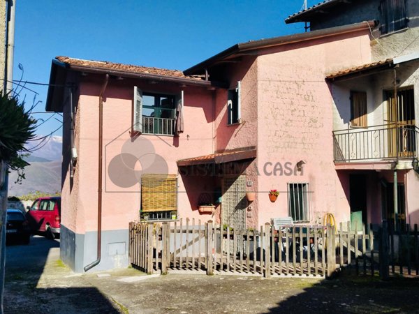 casa indipendente in vendita a Fivizzano in zona Fazzano