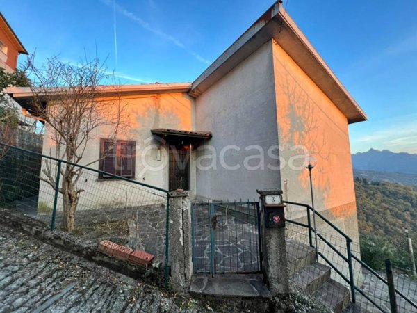 casa indipendente in vendita a Fivizzano in zona Agnino