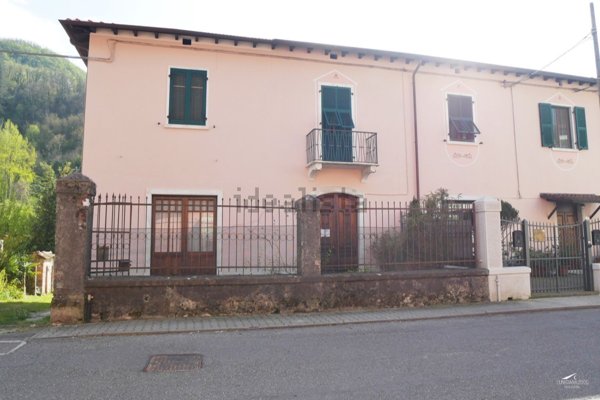 casa indipendente in vendita a Fivizzano