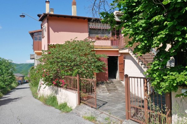 casa indipendente in vendita a Fivizzano