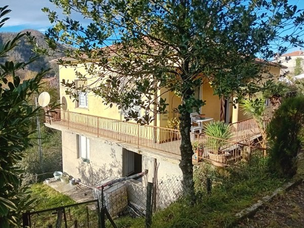 casa indipendente in vendita a Fivizzano in zona Tenerano