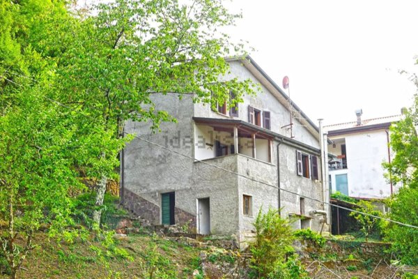 casa indipendente in vendita a Fivizzano in zona Aiola