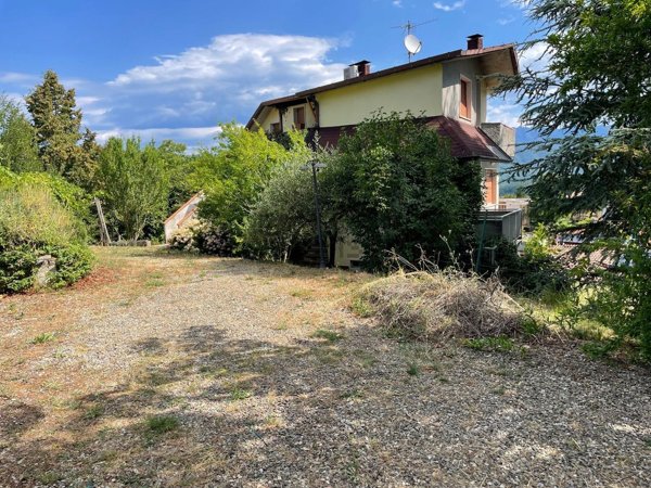 casa indipendente in vendita a Fivizzano