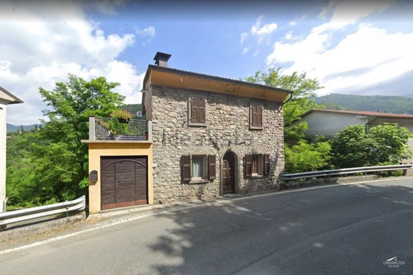 casa indipendente in vendita a Fivizzano in zona Verrucola