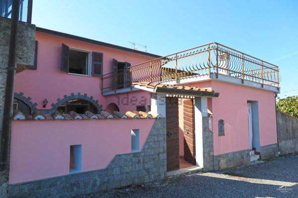 casa semindipendente in vendita a Fivizzano