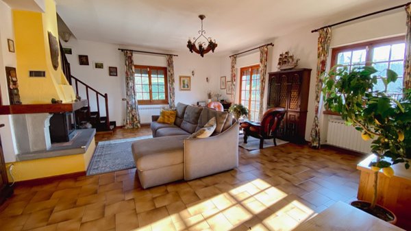 casa indipendente in vendita a Fivizzano in zona Pò