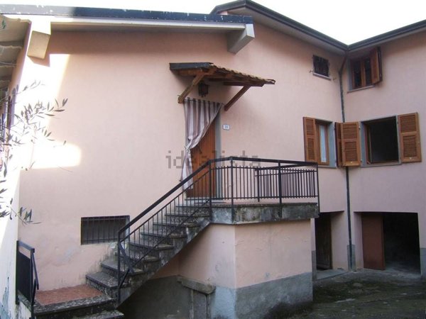 casa semindipendente in vendita a Fivizzano