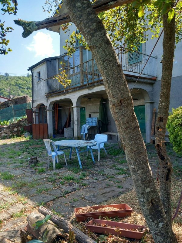 casa indipendente in vendita a Fivizzano in zona Cecina
