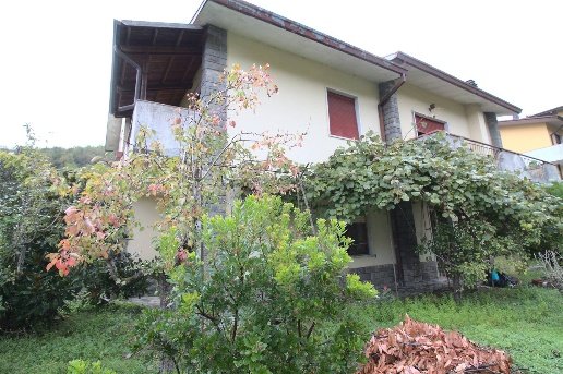 casa indipendente in vendita a Fivizzano