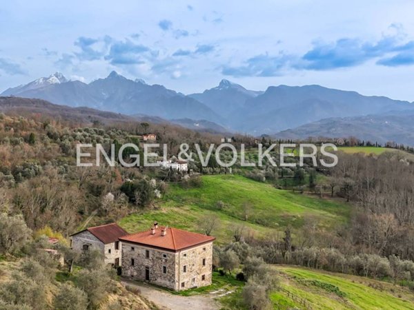 casa indipendente in vendita a Fivizzano in zona Moncigoli