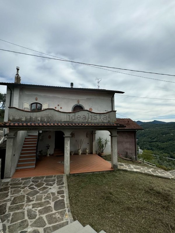 casa indipendente in vendita a Fivizzano