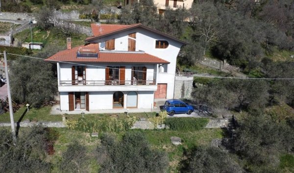 casa indipendente in vendita a Fivizzano