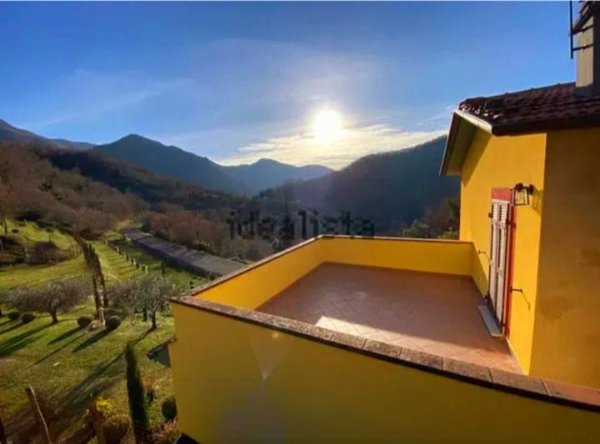 casa indipendente in vendita a Fivizzano