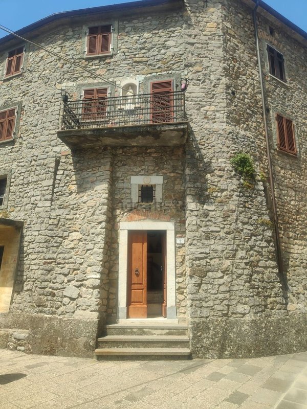 casa indipendente in vendita a Fivizzano in zona Tenerano