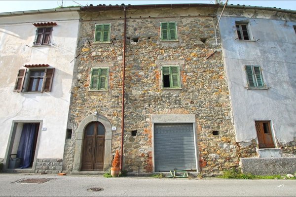 casa indipendente in vendita a Fivizzano