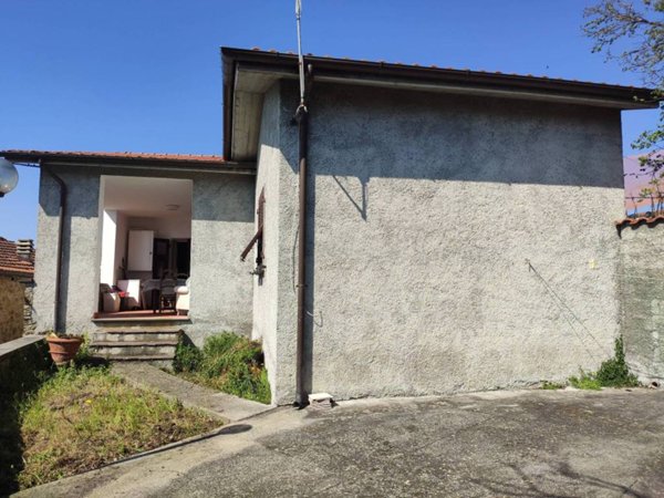 casa indipendente in vendita a Fivizzano in zona Magliano