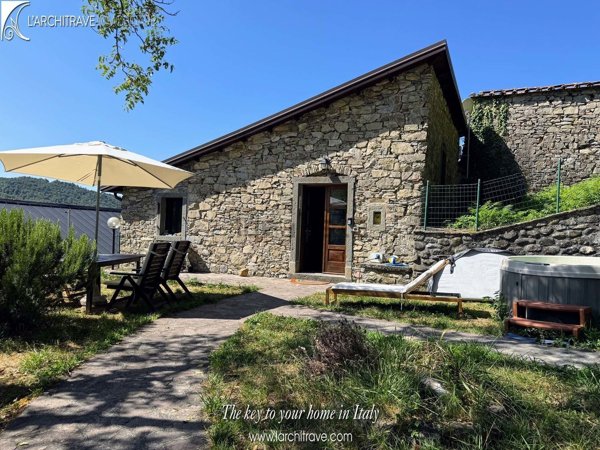 casa indipendente in vendita a Fivizzano in zona Cotto