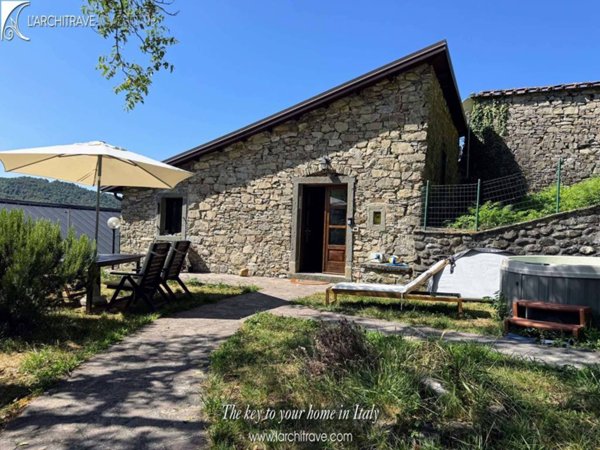 casa indipendente in vendita a Fivizzano