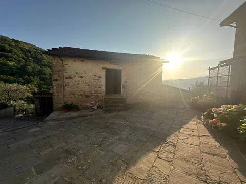 casa indipendente in vendita a Fivizzano in zona Collegnago