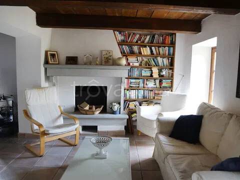 casa indipendente in vendita a Fivizzano in zona Cotto