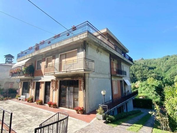 casa indipendente in vendita a Fivizzano