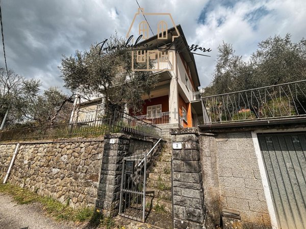 casa indipendente in vendita a Fivizzano