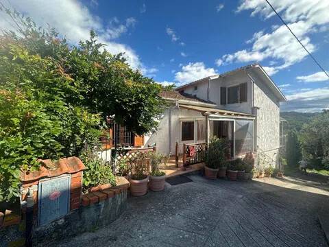 casa indipendente in vendita a Fivizzano