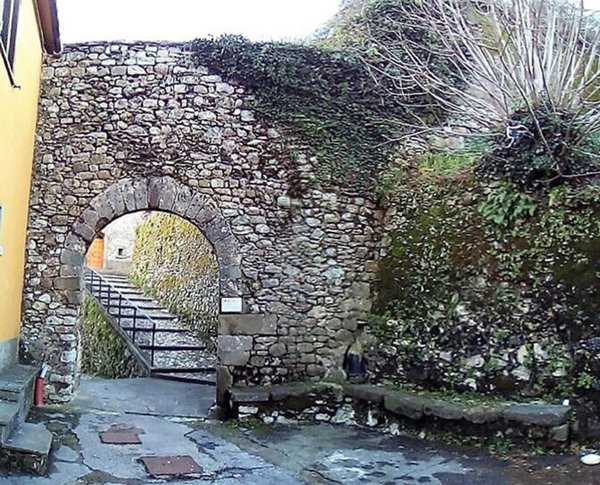 appartamento in vendita a Fivizzano in zona Viano