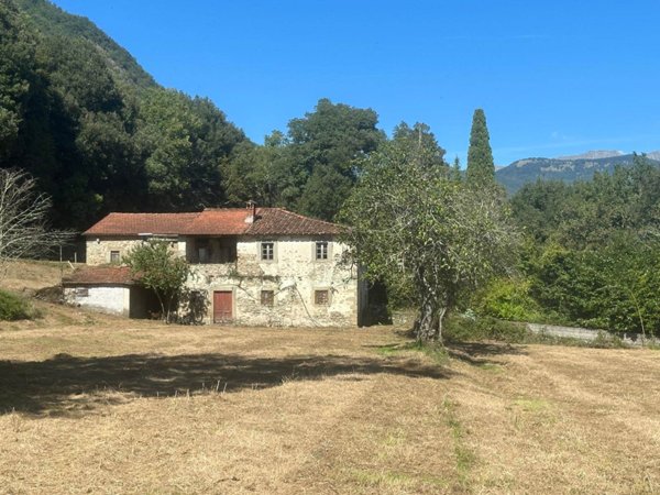casa indipendente in vendita a Fivizzano in zona Pò