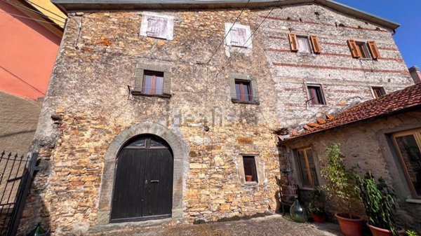 casa indipendente in vendita a Fivizzano in zona Agnino