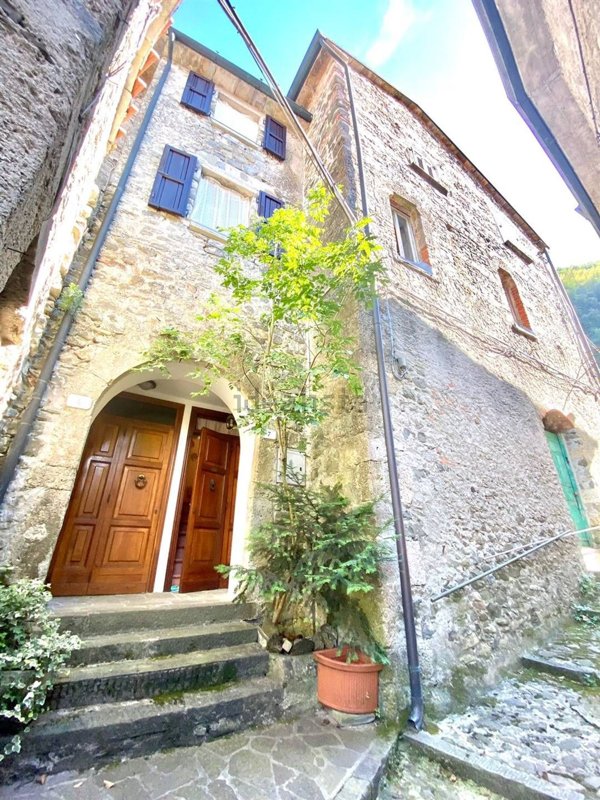 appartamento in vendita a Fivizzano in zona Equi Terme