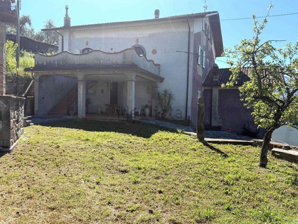 casa semindipendente in vendita a Fivizzano in zona Gassano