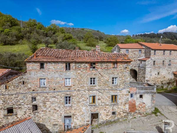 casa indipendente in vendita a Fivizzano