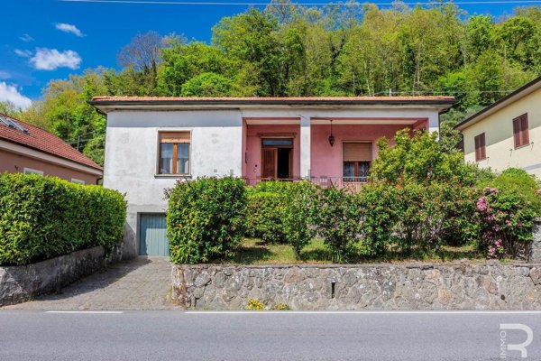 casa indipendente in vendita a Fivizzano