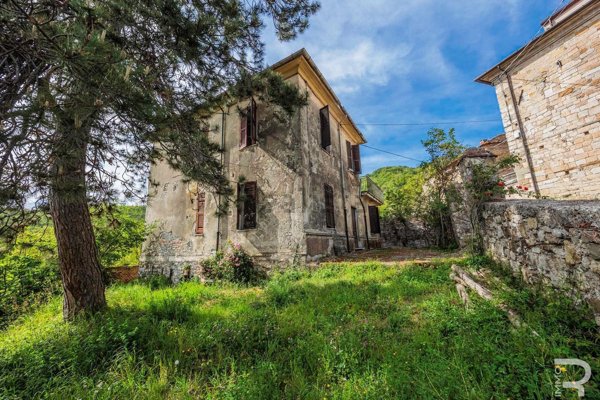 casa indipendente in vendita a Fivizzano
