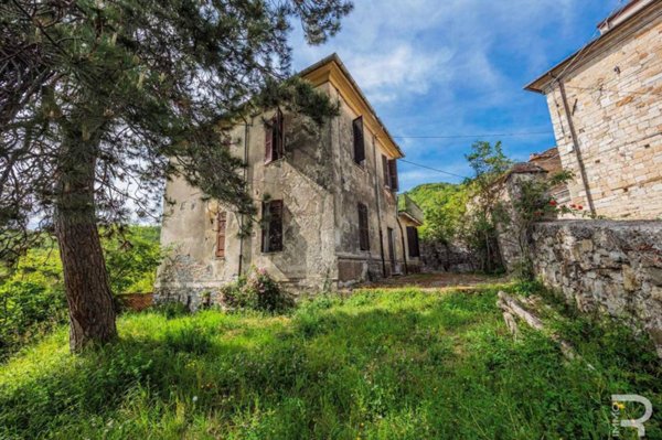 casa indipendente in vendita a Fivizzano