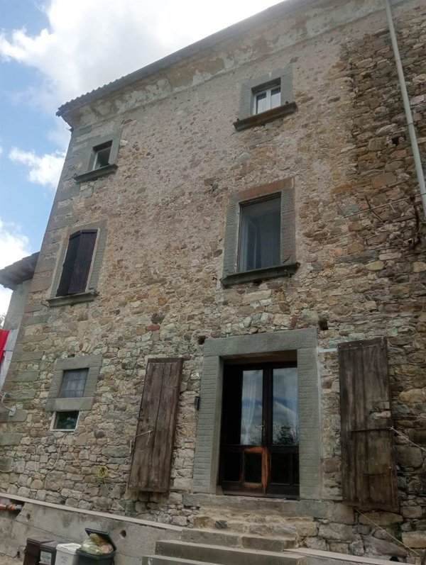 casa indipendente in vendita a Fivizzano in zona Spicciano