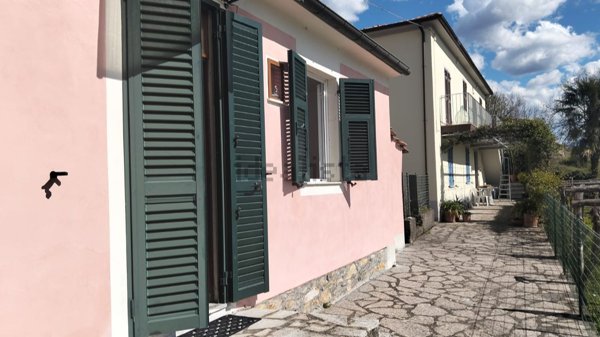 casa indipendente in vendita a Fivizzano in zona Agnino