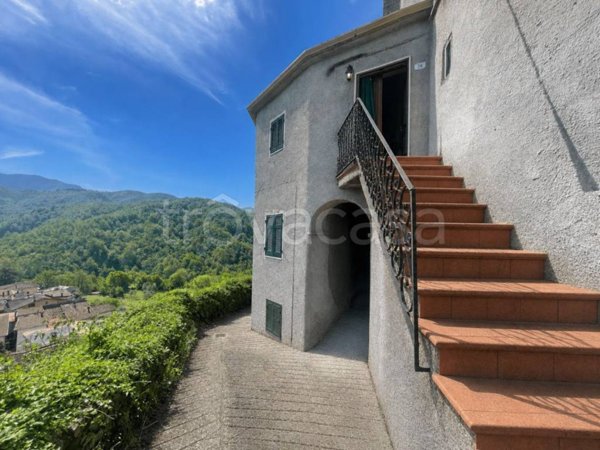 casa indipendente in vendita a Fivizzano in zona San Terenzo